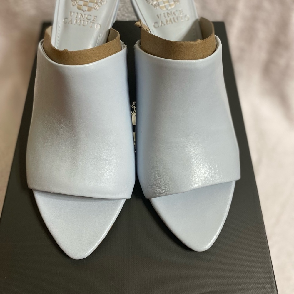 Light blue size 8